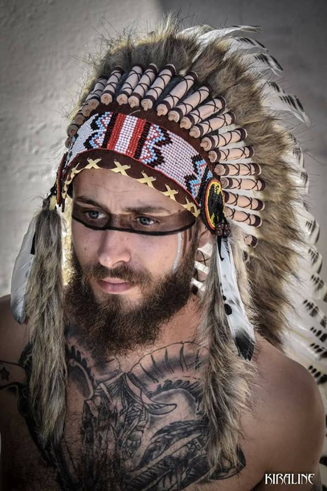 Z32 Extra Long Black and white Indian Headdress (43 inch long )