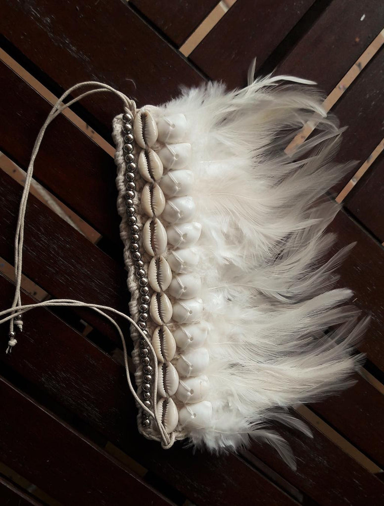 Bracelet Plumes Blanches avec coquillages.