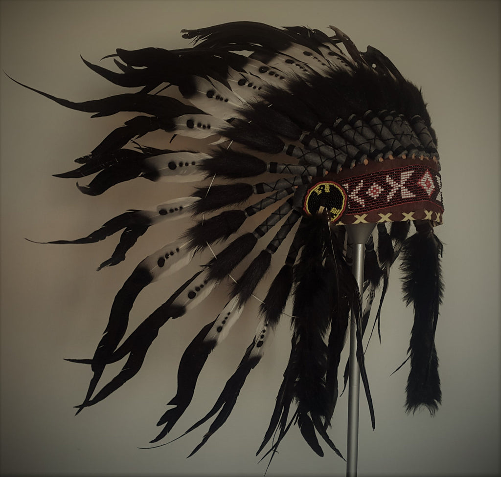 X13 Tocado Indio Doble Pluma blanco y negro / warbonnet doble pluma (30 pulgadas / 75 cm)