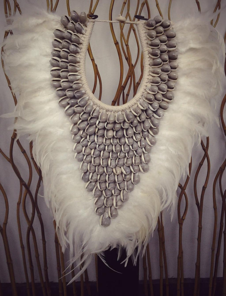 Collier Papouasie Native Warrior Plein de coquillages gris naturels