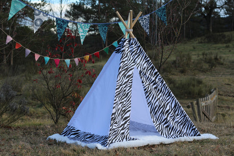 tipi / tepee / tipi / teepee Tent Zebra . Playtent. POLES NOT INCLUDED.