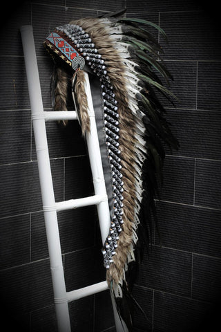 PRECIO REDUCIDO - Z70 - Tocado de plumas dobles indio negro y blanco extra grande (43 pulgadas de largo)