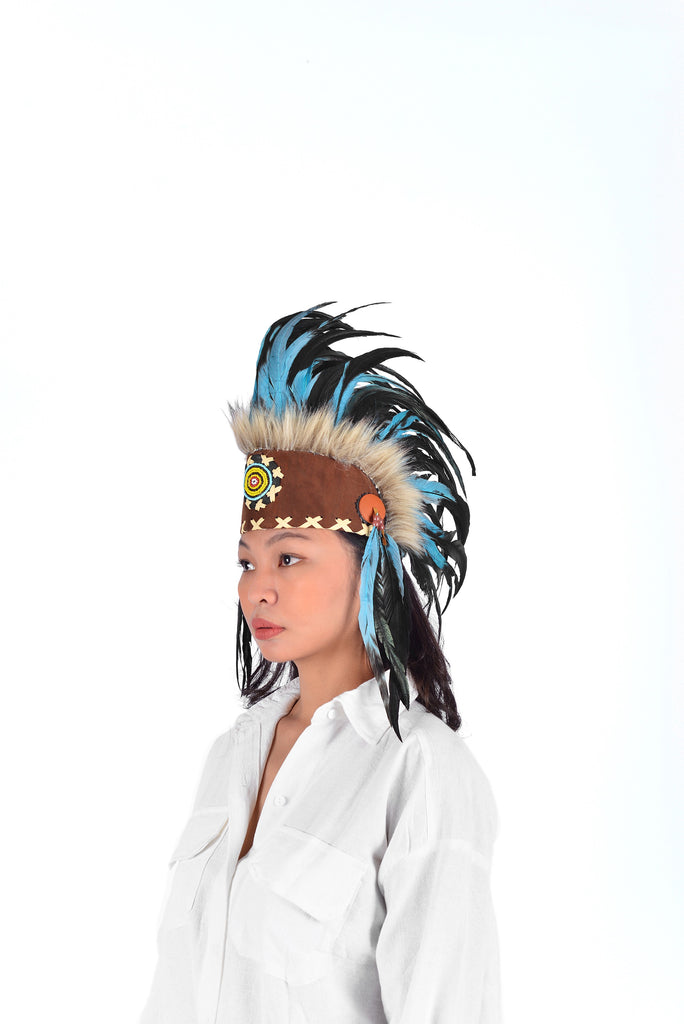 Coiffe indienne en plumes, d'inspiration amérindienne. Bonnet de guerre, bandeau. Chapeau Turquoise