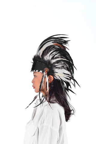 Tocado de plumas indias, inspirado en los nativos americanos. Gorro de guerra, diadema. Sombrero Blanco Y Negro
