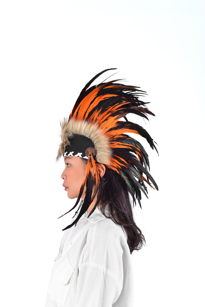 Coiffe indienne en plumes, d'inspiration amérindienne. Bonnet de guerre, bandeau. Couleur Orange et Noir