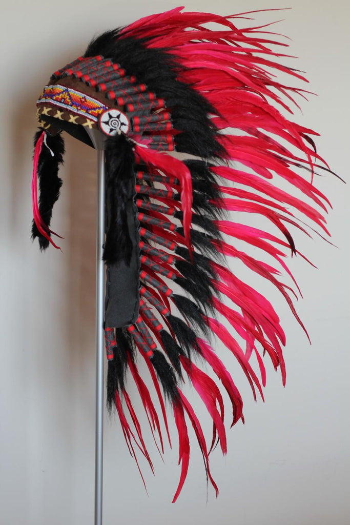 PRIX RÉDUIT - Y01 - Coiffe de plumes rouges moyennes / Warbonnet de style amérindien (36 pouces de long)