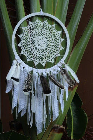 Atrapasueños de crochet grande con plumas
