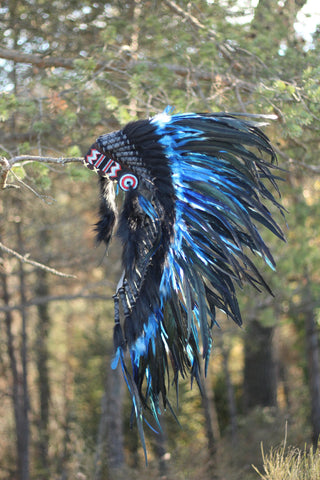Y06 - PRECIO REDUCIDO - Estilo indio nativo americano, gorro de guerra, tocado de plumas azul eléctrico mediano (36 pulgadas de largo).