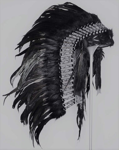 N83 - Tocado de plumas negro mediano inspirado en los nativos americanos (36 pulgadas de largo)/capó de guerra