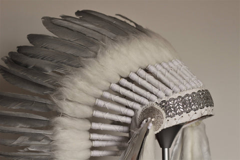 N94- Tocado de plumas de plata mediana, gorro de guerra estilo nativo americano