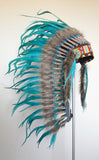 Y34 - PRIX RÉDUIT Moyenne coiffure en plumes turquoise de style indien (36 pouces de long).