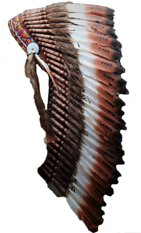 PRIX RÉDUIT Y18. Moyen trois couleurs marron, coiffe en plumes (36 pouces de long). Style amérindien.