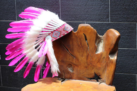 COLECCIÓN X32 FLUOR: Warbonnet rosa. Tocado de plumas estilo nativo americano