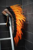 Coiffe en plumes orange moyenne Y10 (36 pouces de long)/bonnet de guerre.