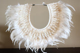 Collier Papua Native Warrior avec plumes blanches et coquillages