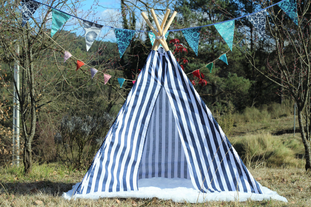 tipi / tepee / tipi / teepee Tent Blue and White . 4 POLES INCLUDED