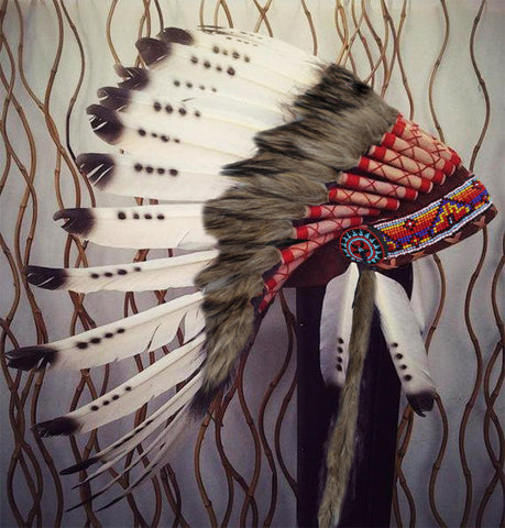 X06 Tocado de plumas indias en blanco y negro de tres colores/gorrito de guerra nativo americano.